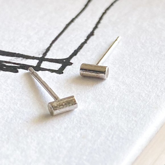 SILVER ROUND ROD STUD EARRINGS - Picture 4 of 5